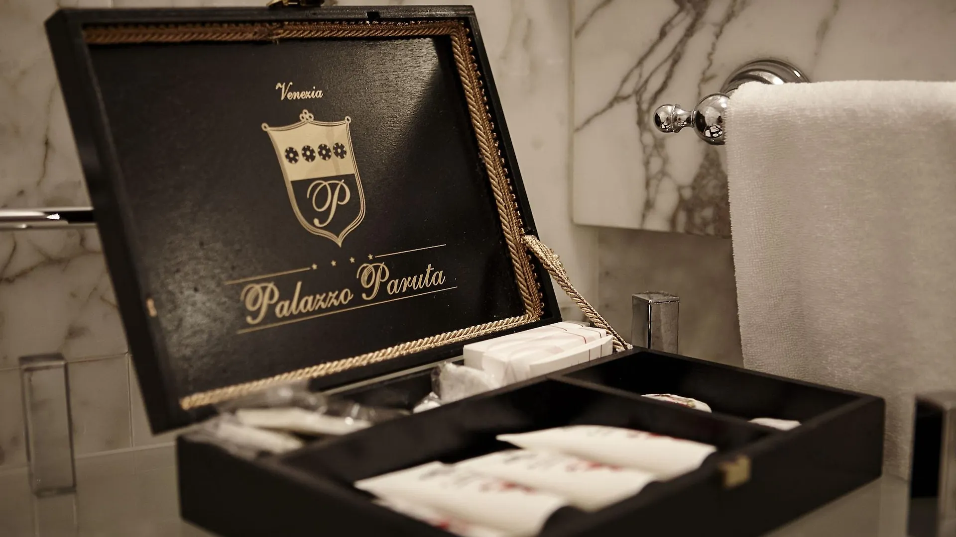 ונציה Palazzo Paruta & Wellness Suites 4*,