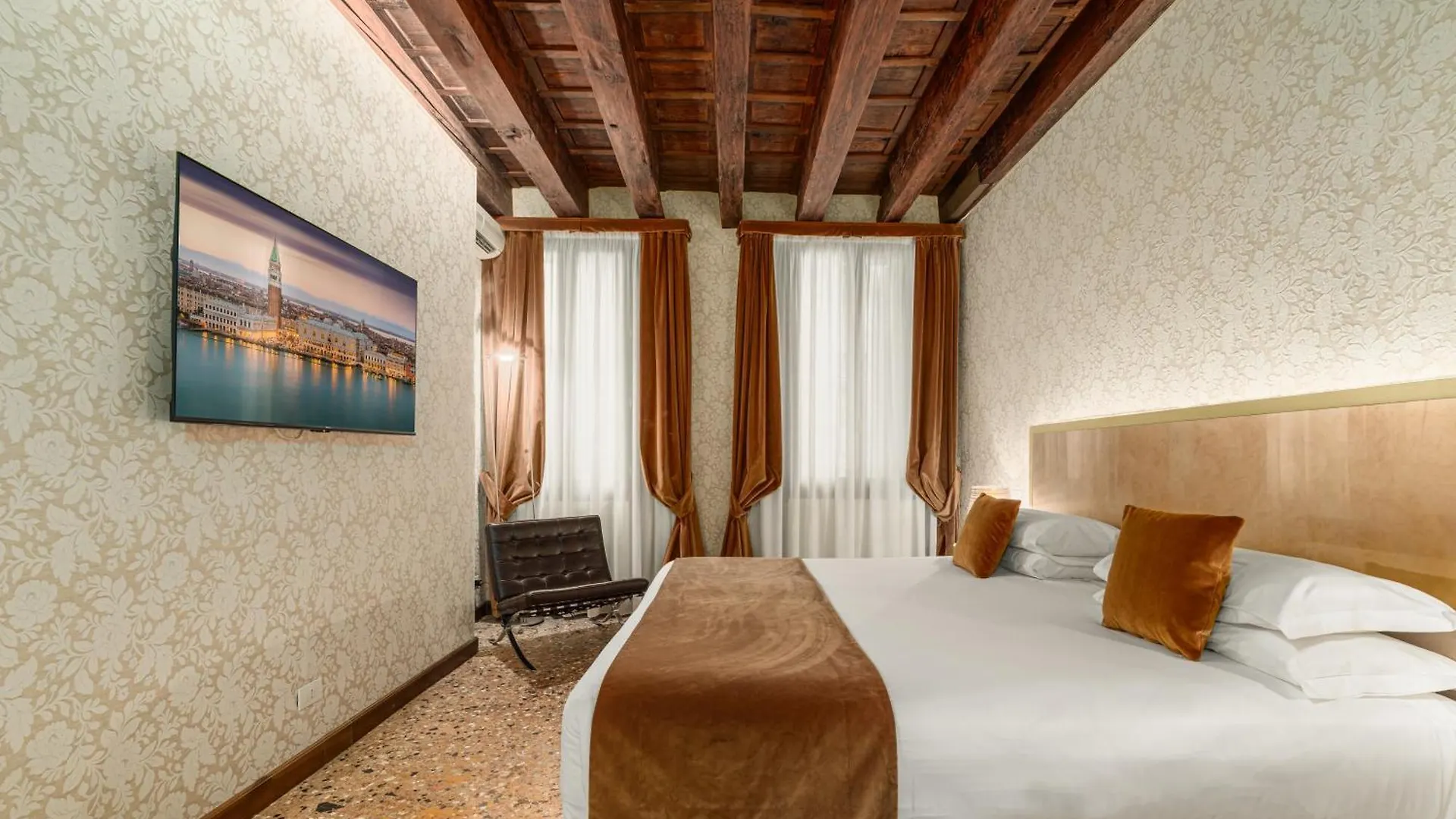 Palazzo Paruta & Wellness Suites Venice 4*,